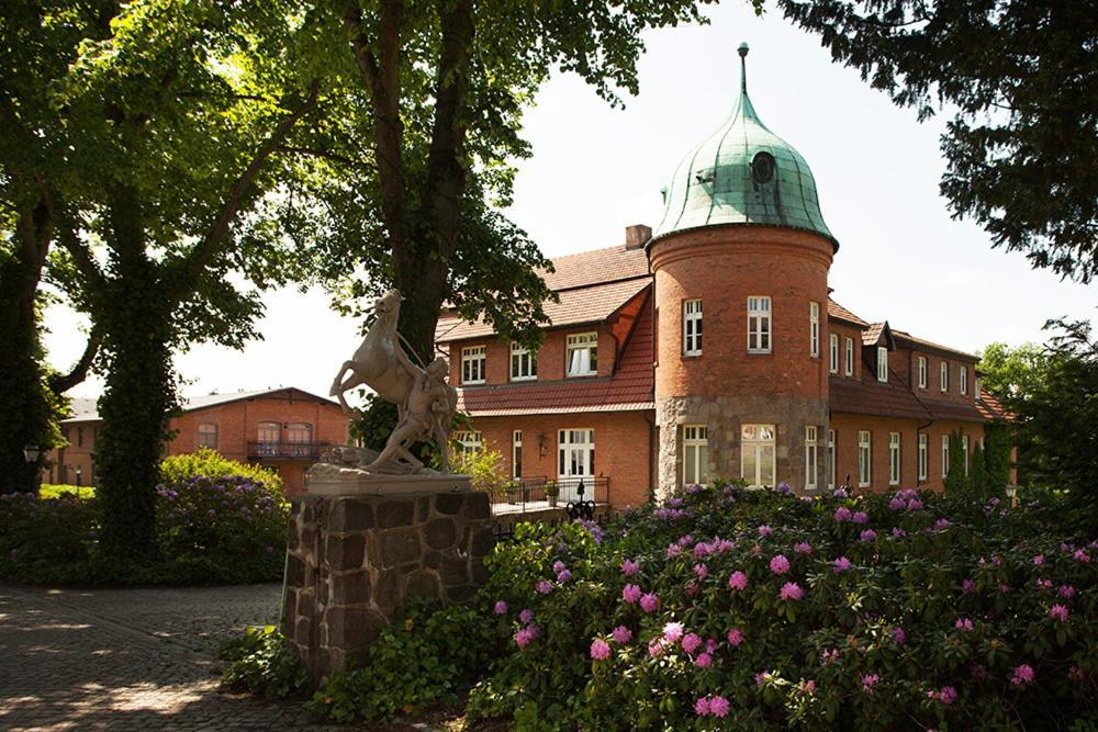 Schloss Basthorst Hotell Crivitz Exteriör bild