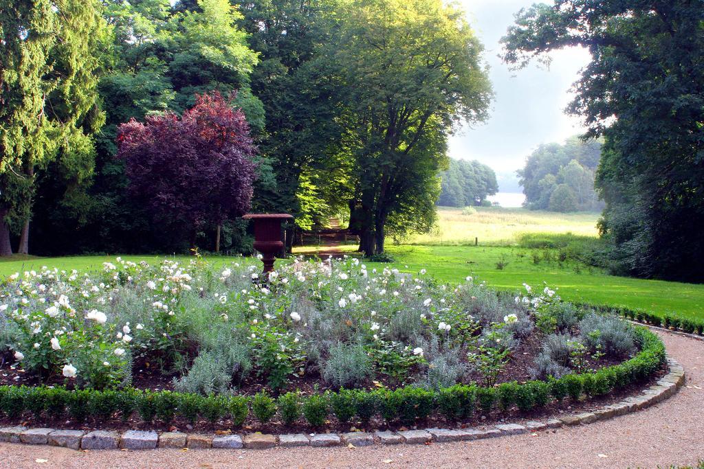 Schloss Basthorst Hotell Crivitz Exteriör bild